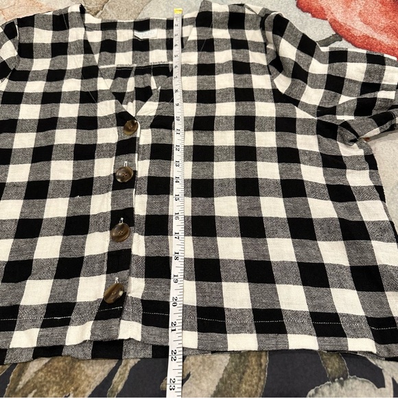 ABOUND loose fitting cropped v-neck linen top in black & white plaid/checkered - Picture 8 of 13